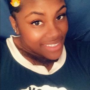 Meet your Posher, Ambra